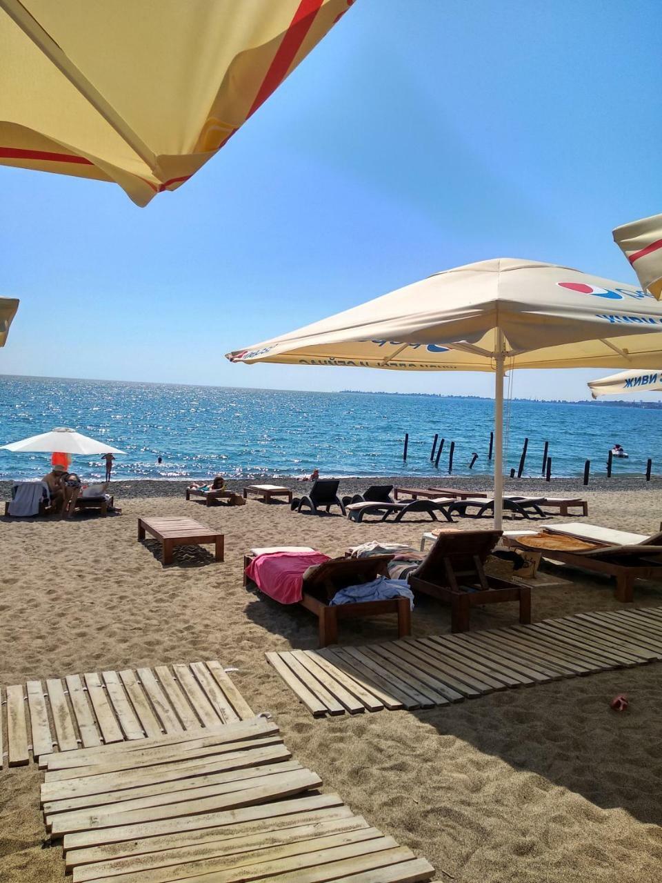 Guest House Anna Sukhumi Exterior foto